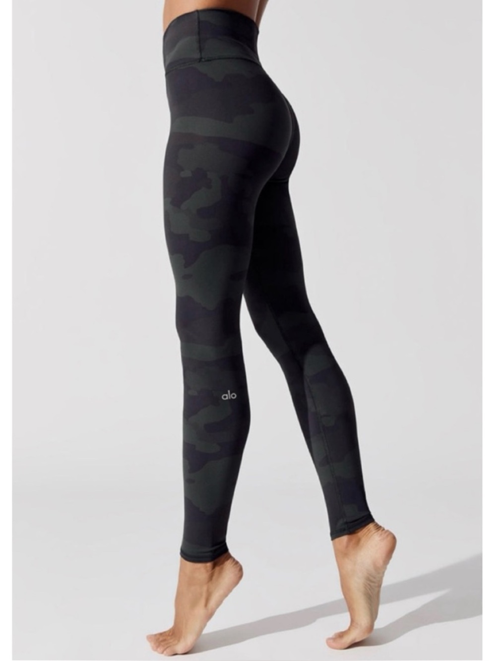 Alo Yoga High-Waist Camo Vapor Legging in Hunter Camouflage Size S